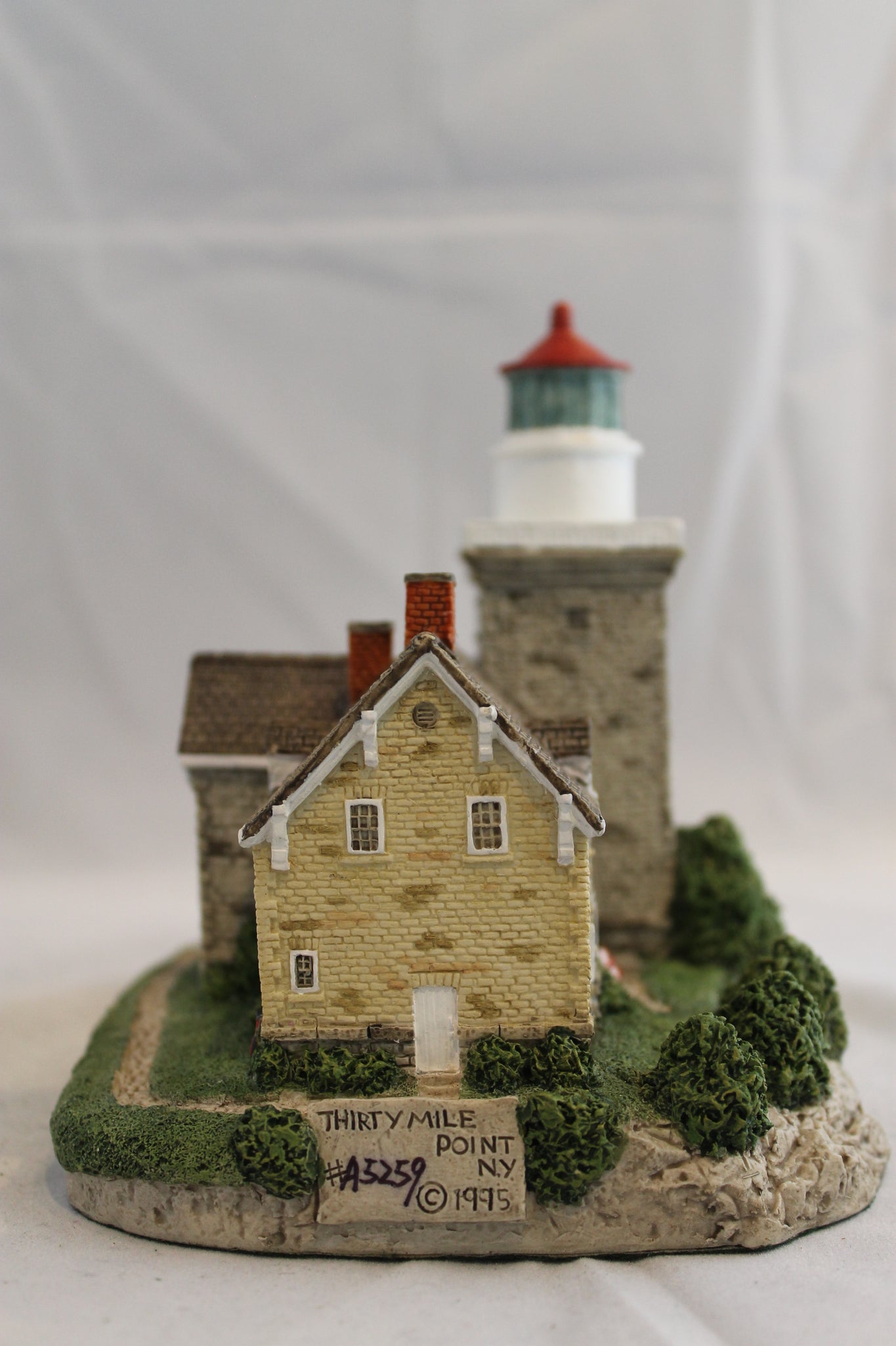 Collector Lighthouse: 30 Mile Point, NY #414 HL184