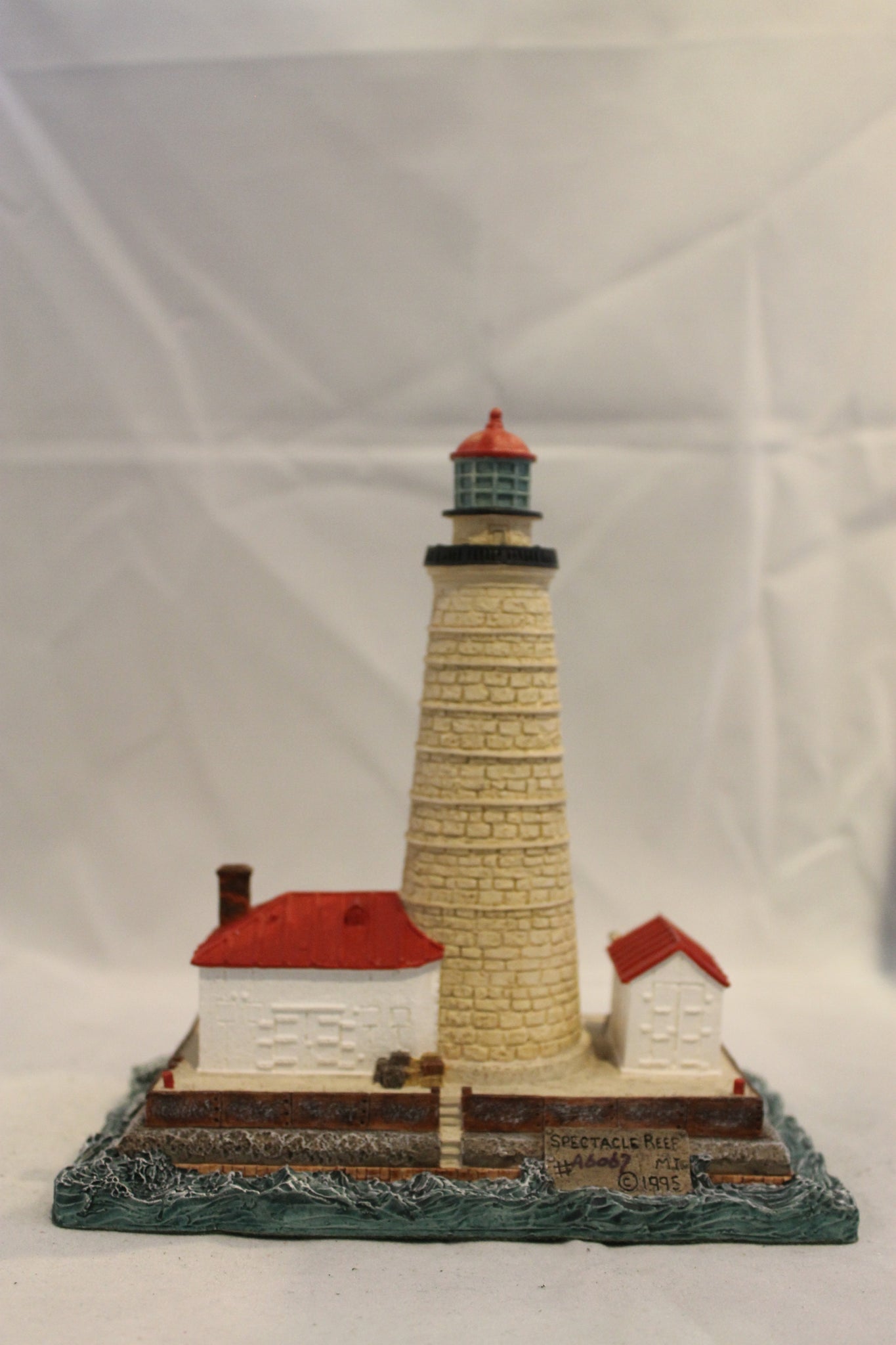 Collector Lighthouse: Spectacle Reef, MI #HL410
