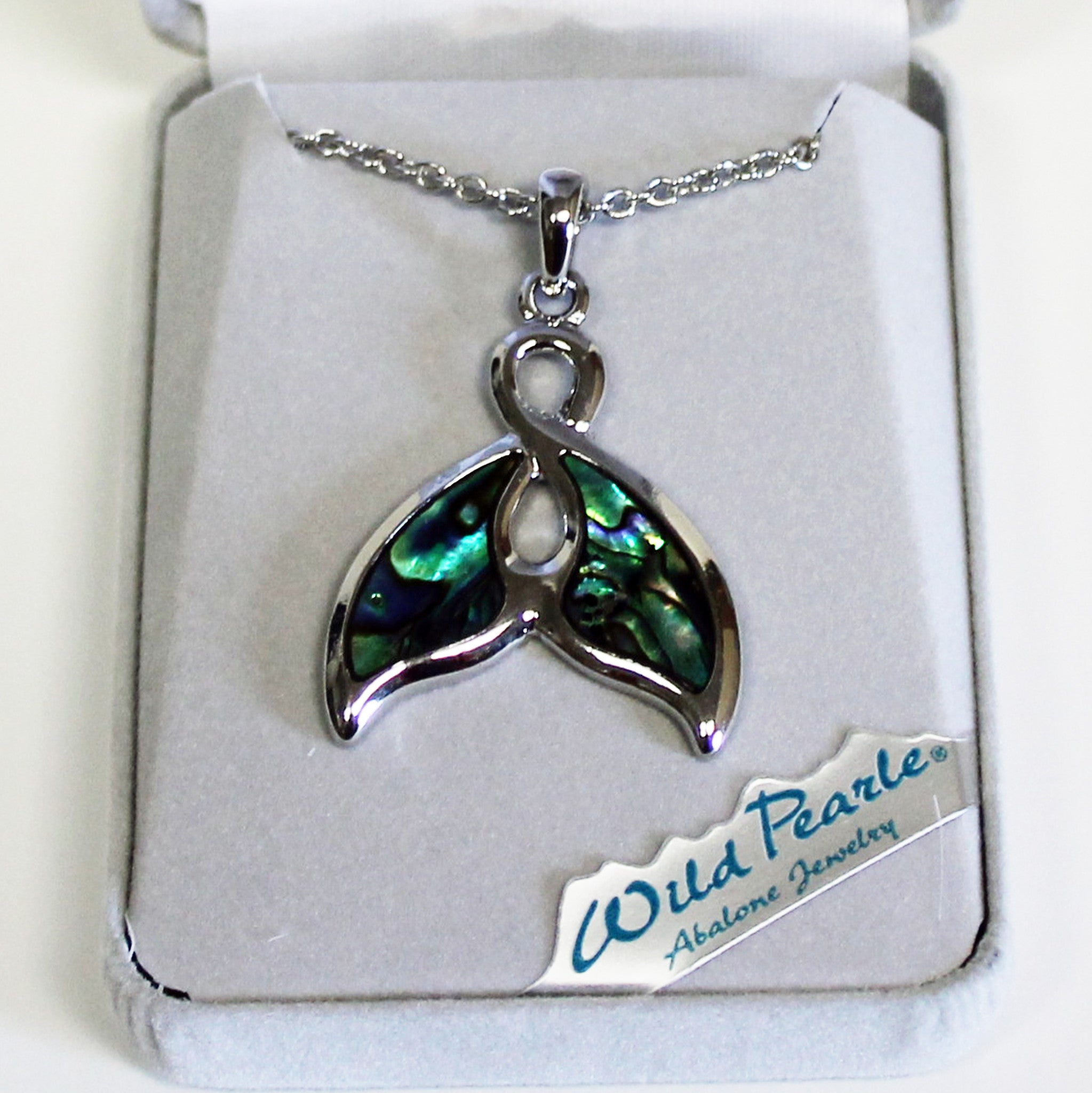 Wild Pearle Whale Tail Necklace